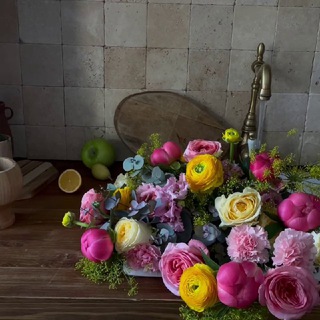 MATE FLOWERS & GIFTS