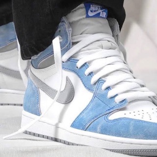 LOVE OF SNEAKERS