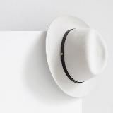 WHITE FASHION BLOG
