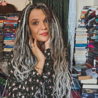 ОНА ЛЮБИТ КНИЖКИ. И НЕ ТОЛЬКО 