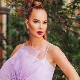 ANNIE ESTRIN | FASHION JOURNALIST