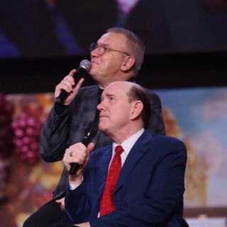 РЯДОМ С ЕПИСКОПОМ