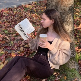 JULIET WITH BOOKS